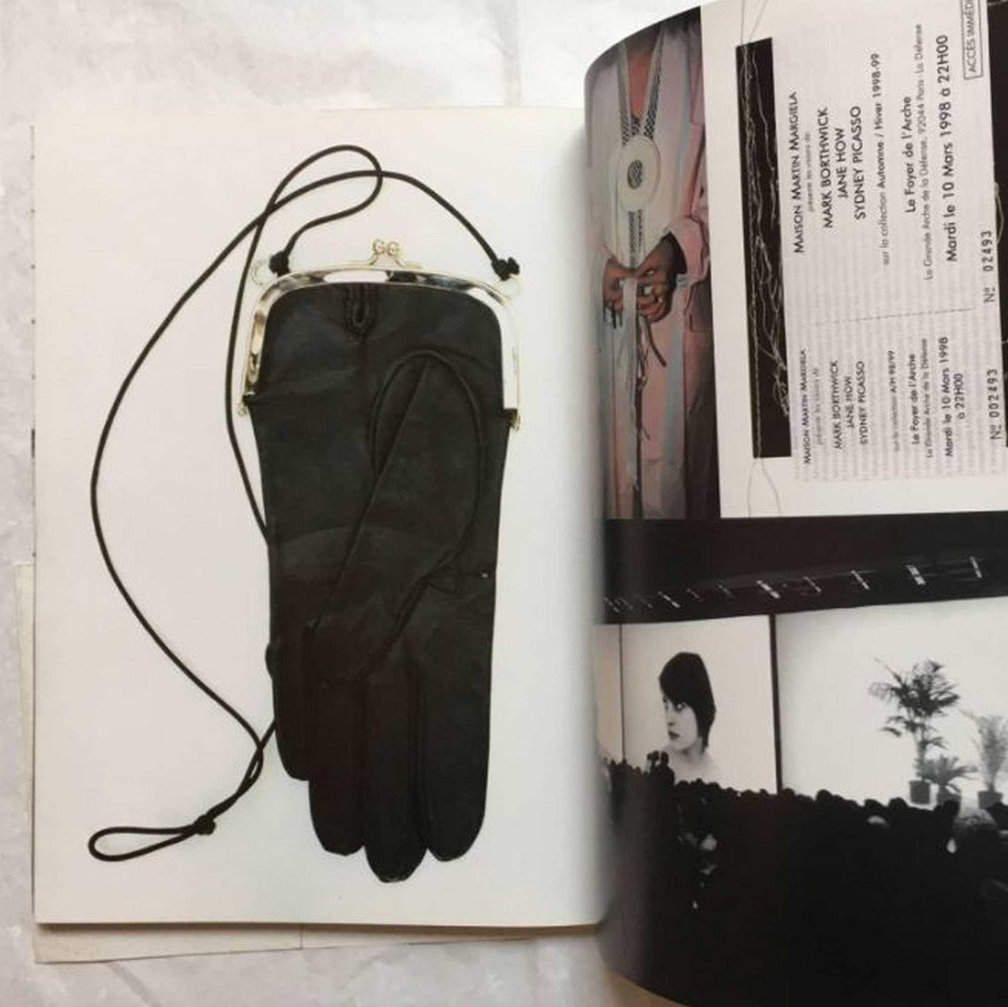 Artisanal SS 1999 Black Leather Glove Pouch
Size OS (Glove size 8)
