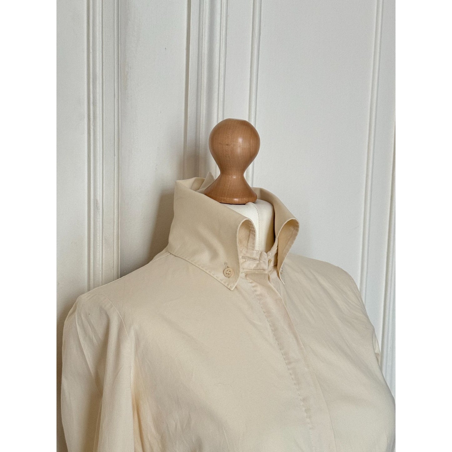 Vintage High-Collar Sculpted Shirt