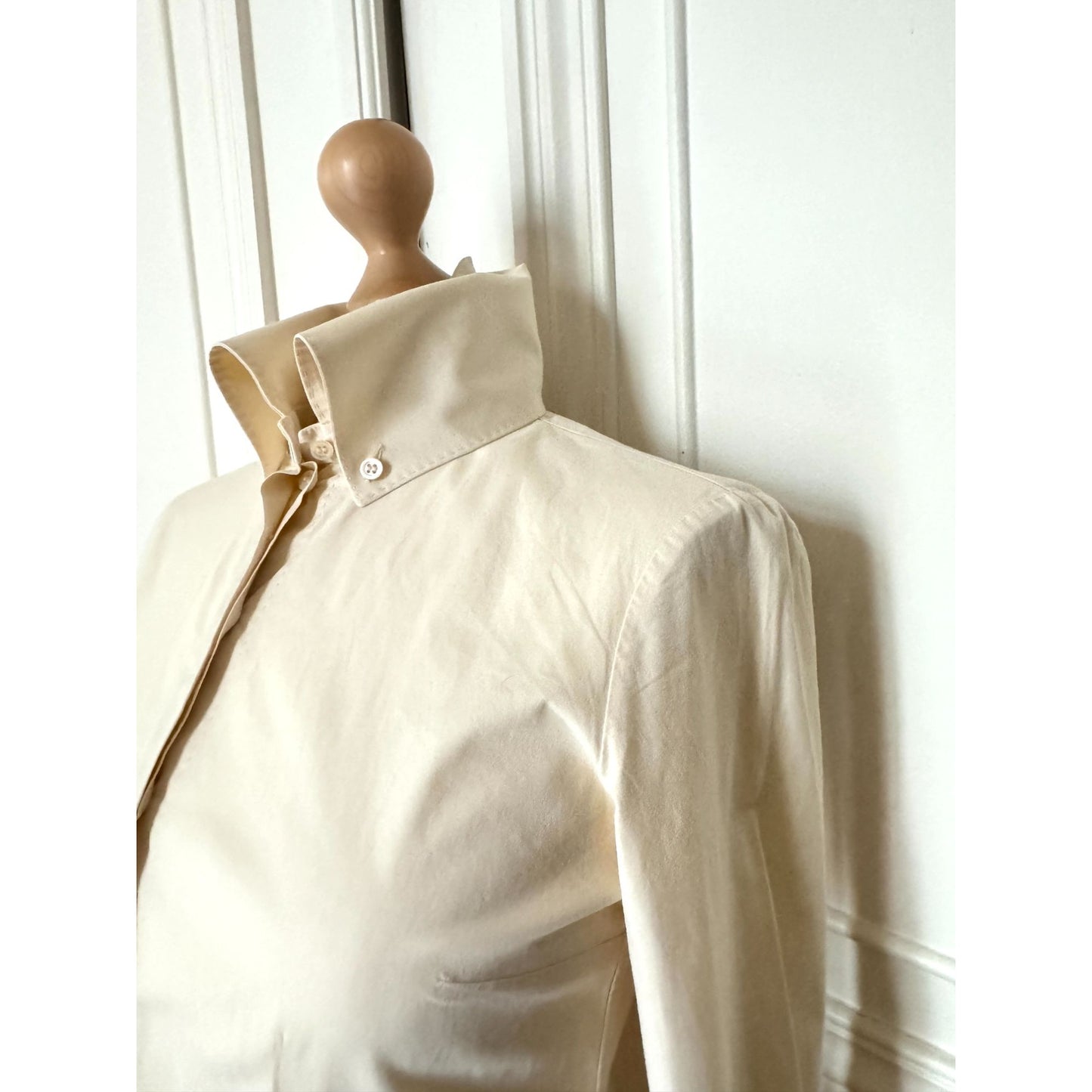 Vintage High-Collar Sculpted Shirt