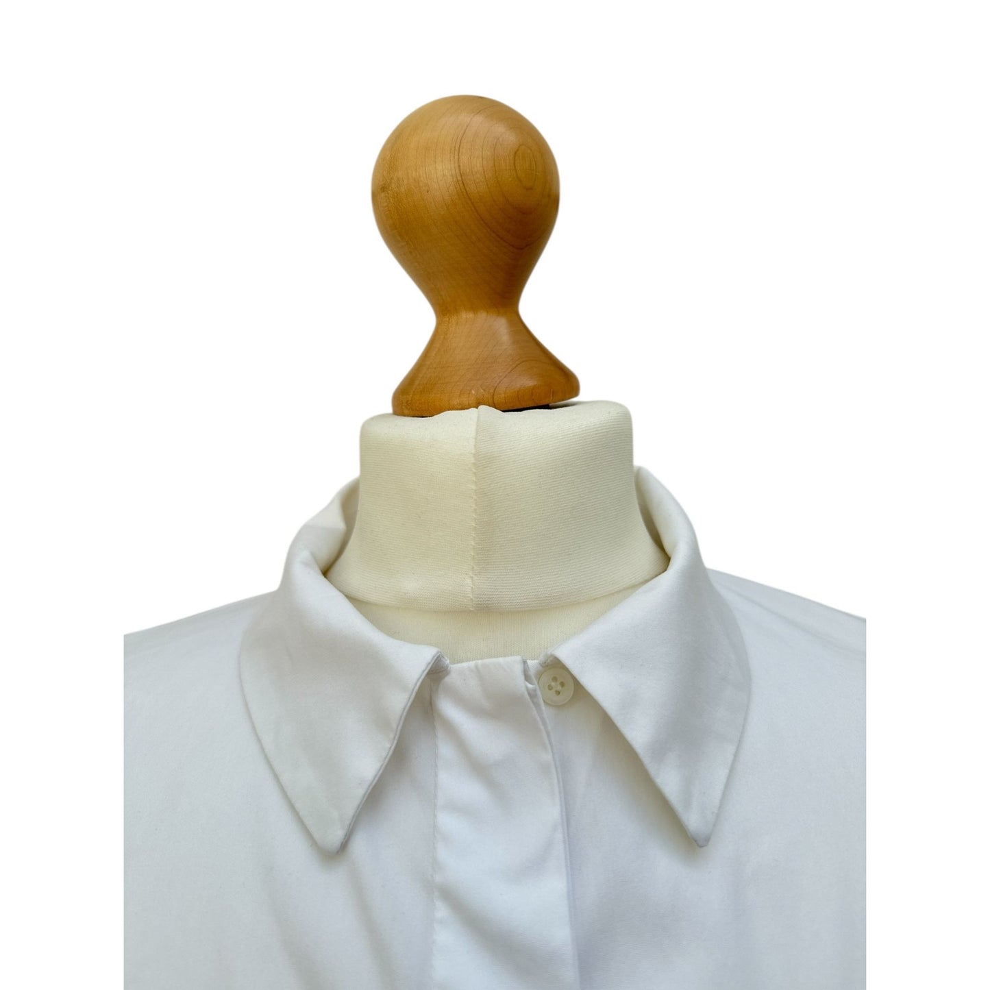 White Shirt
Size IT 42 (fits M)