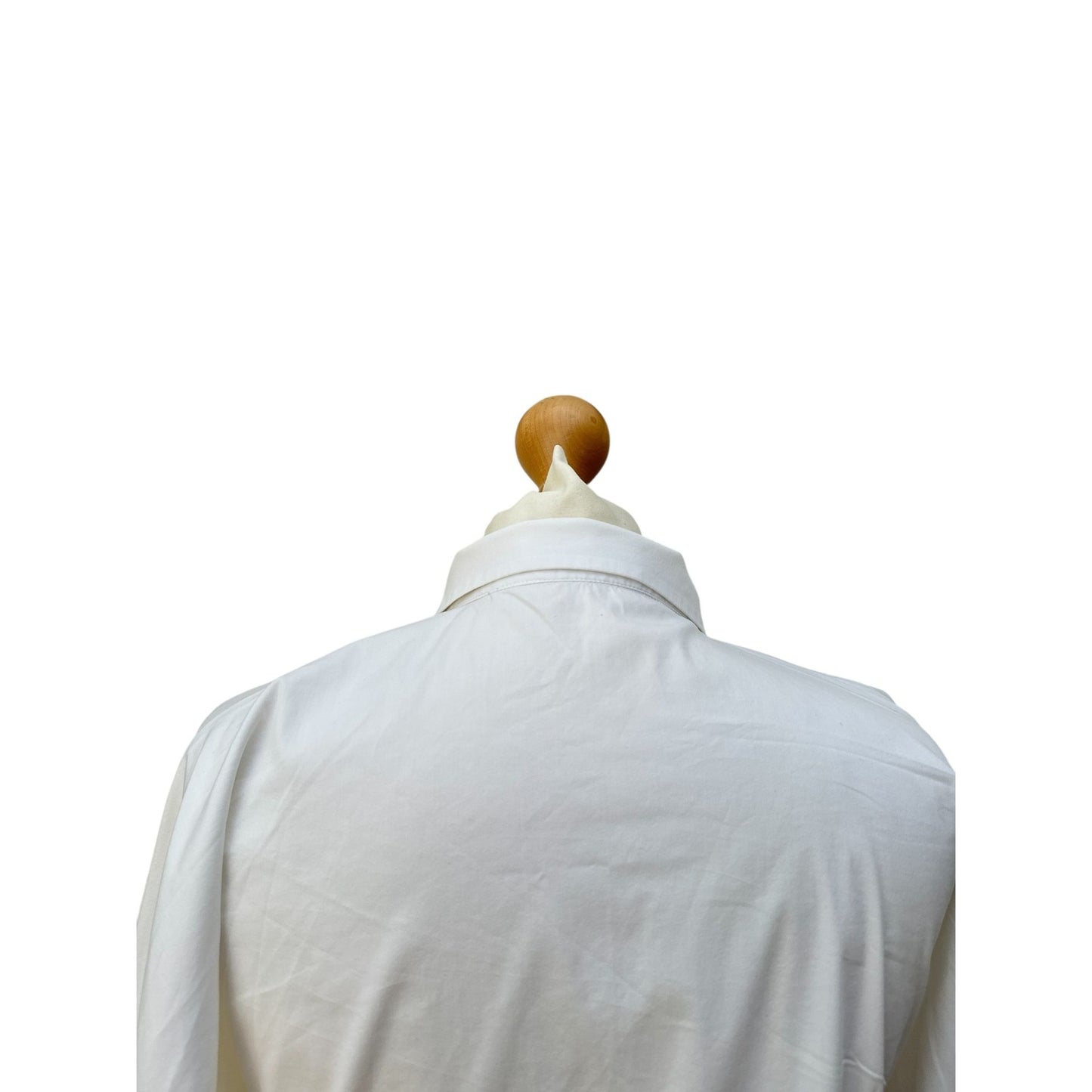 White Shirt
Size IT 42 (fits M)