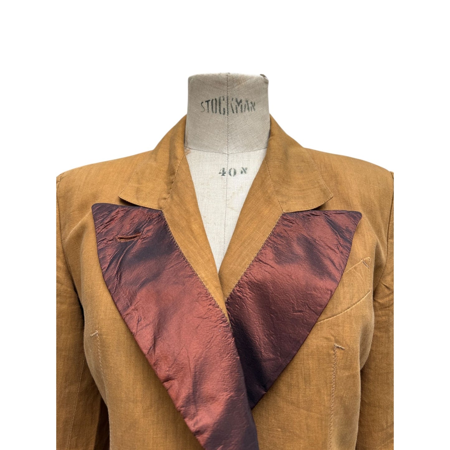 Jean Paul Gaultier
1990s Brown Linen Double-Breasted Blazer with Burgundy Silk Lapels
Size IT 46 M to L