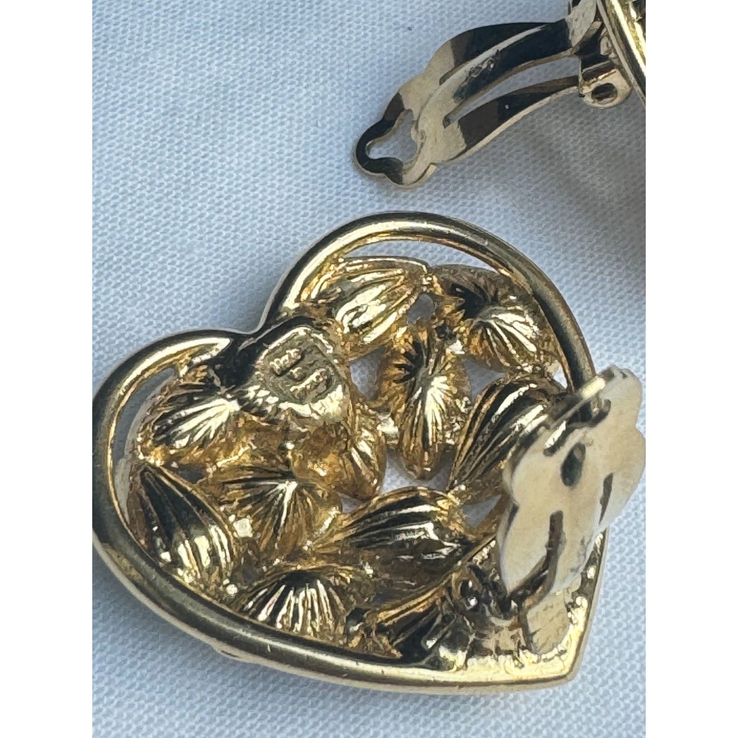 Yves Saint Laurent
1980s Gold-Tone Heart Clip Earrings