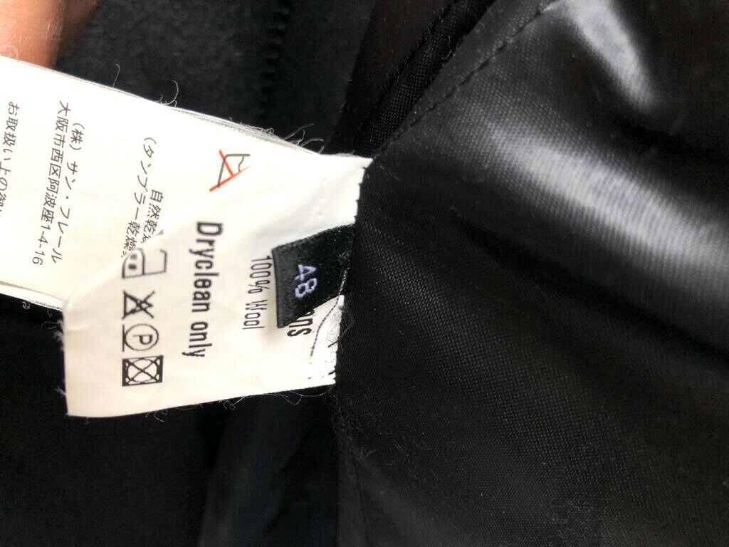 FW 2004 - 2005 Waves Black zipped coat Size 48