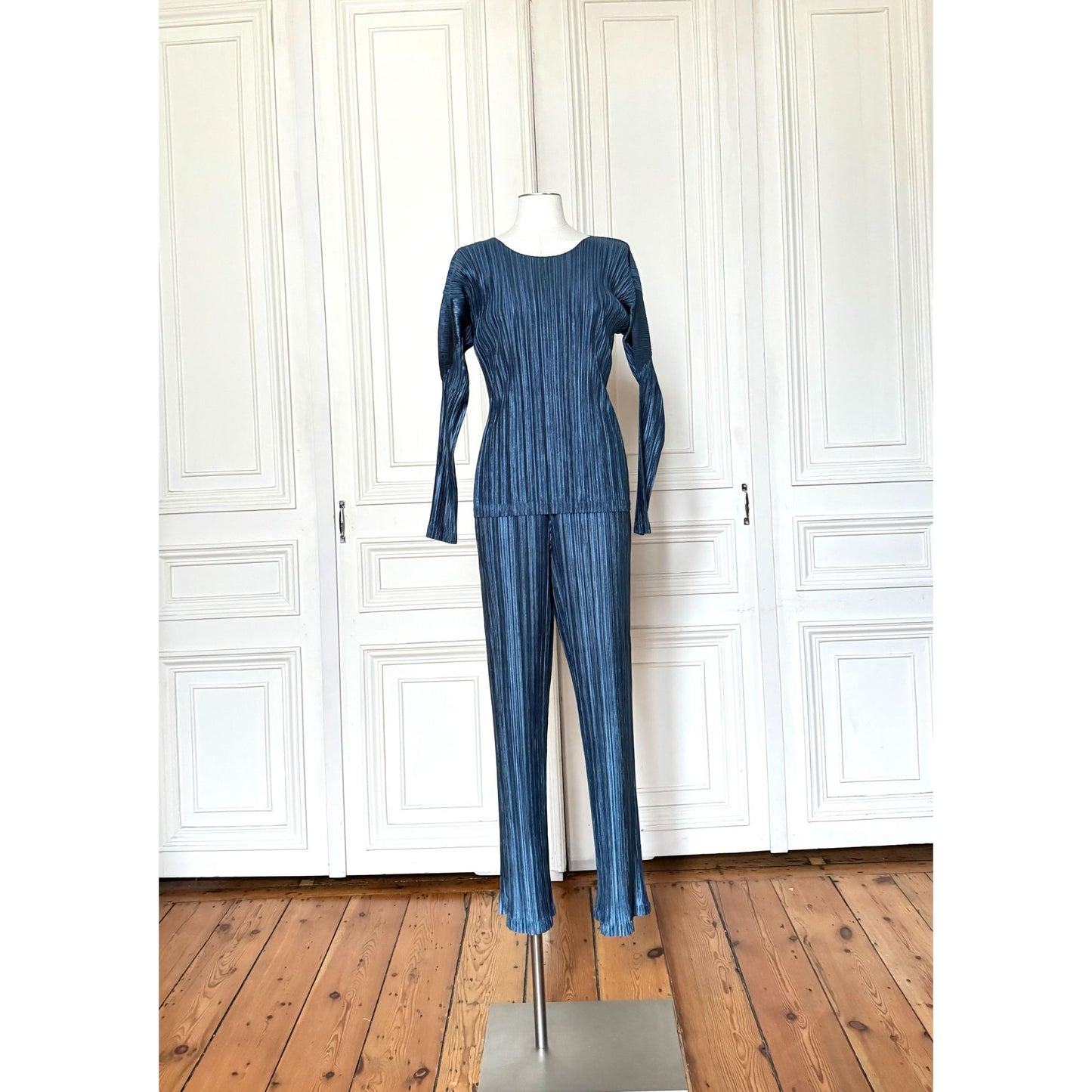 Iridescent Blue Pleated Pants Suit