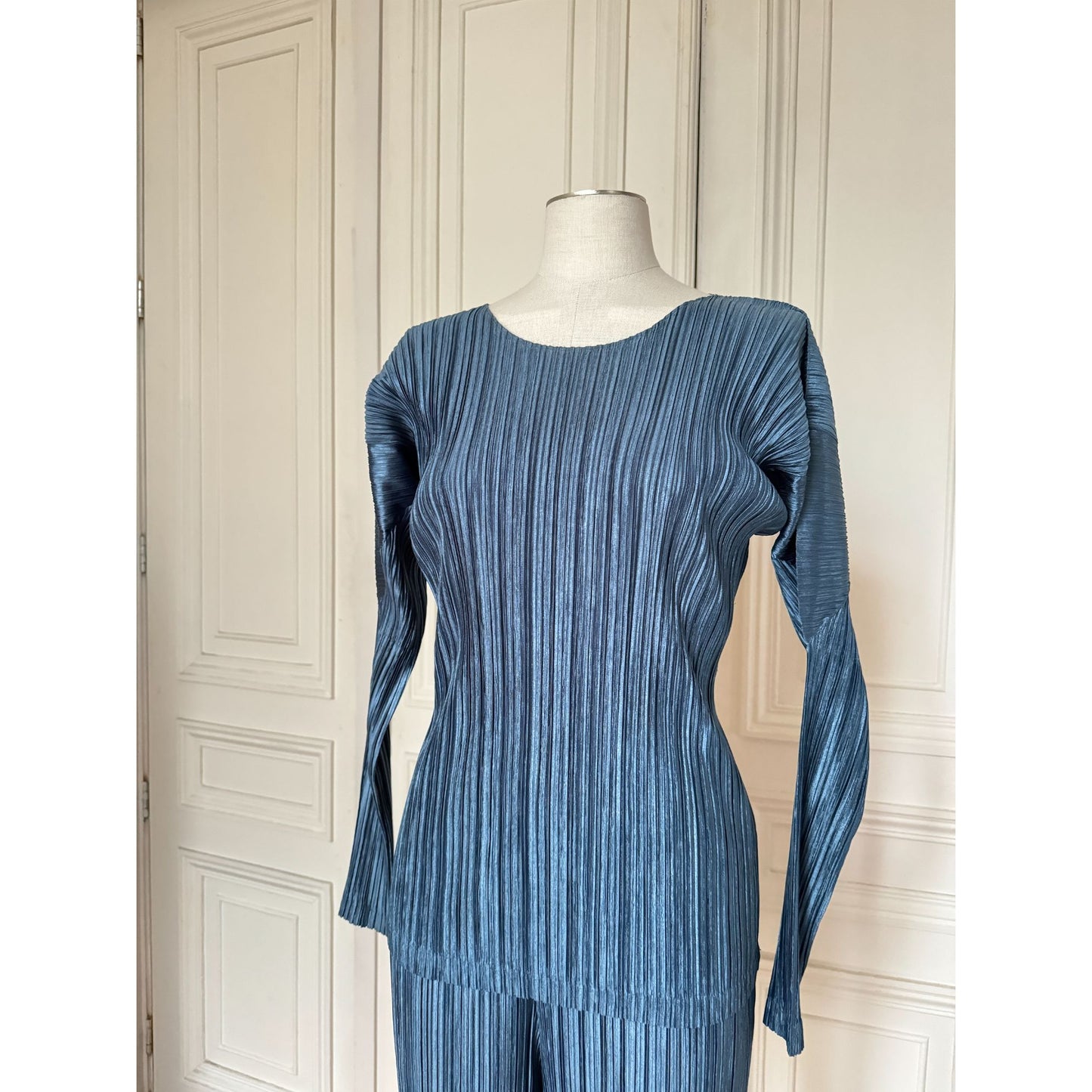 Iridescent Blue Pleated Pants Suit