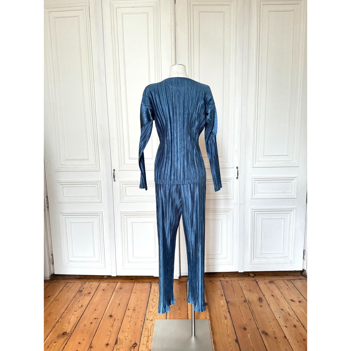 Iridescent Blue Pleated Pants Suit
