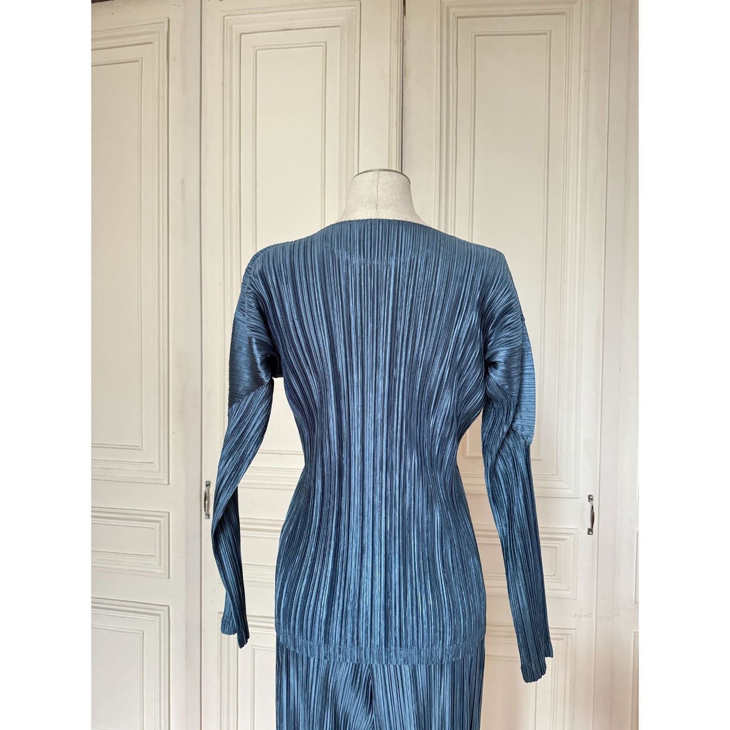 Iridescent Blue Pleated Pants Suit