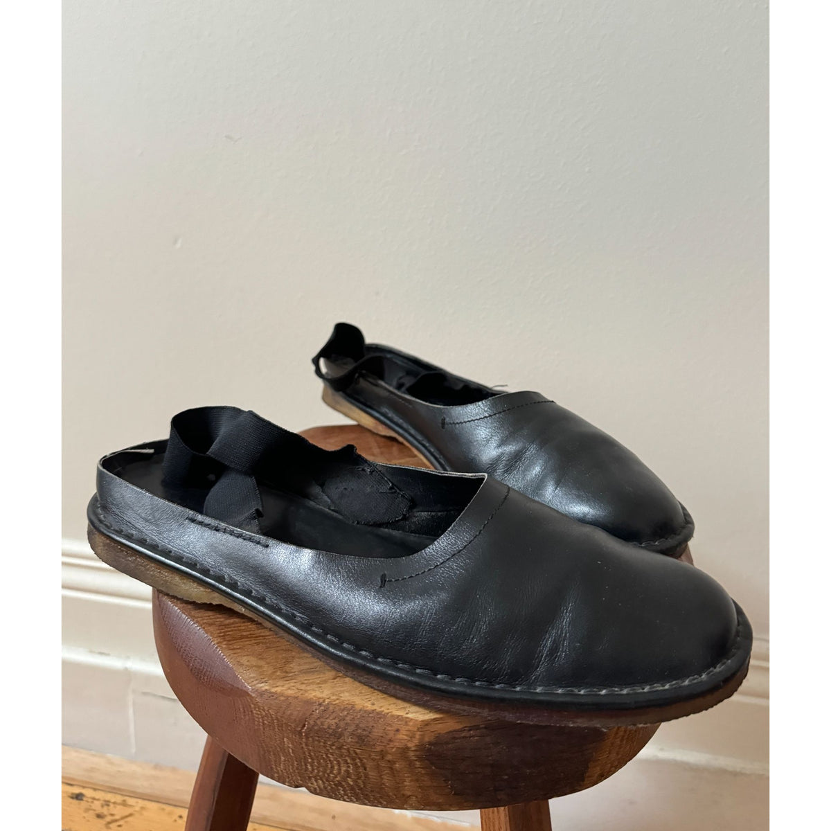 Black Leather Elastic-Strap Sandals