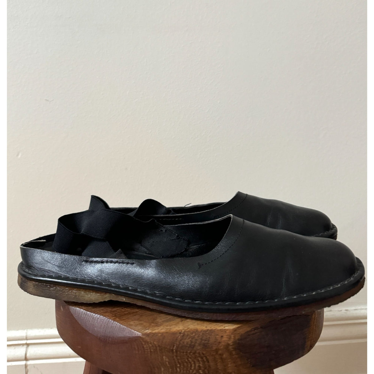 Black Leather Elastic-Strap Sandals