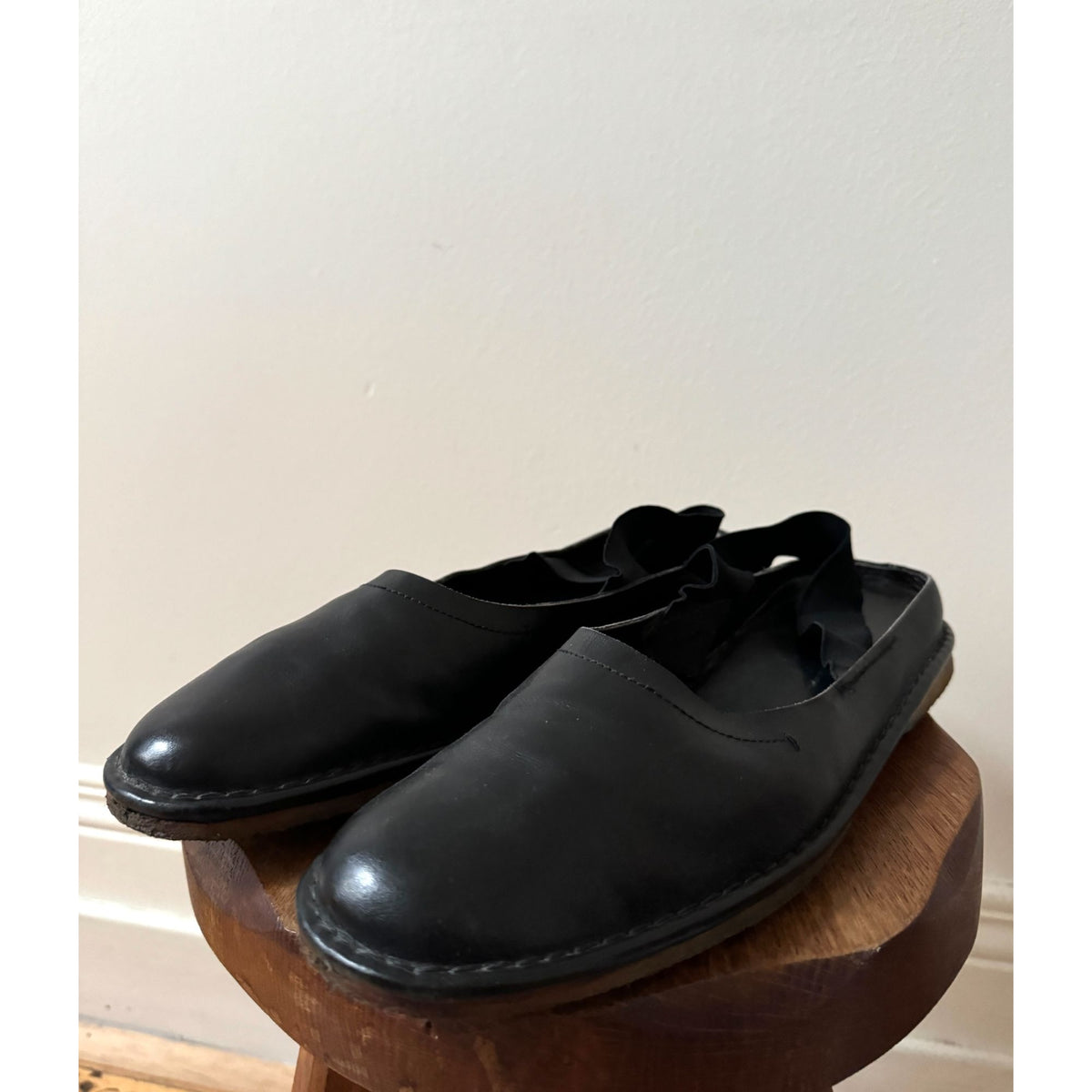 Black Leather Elastic-Strap Sandals