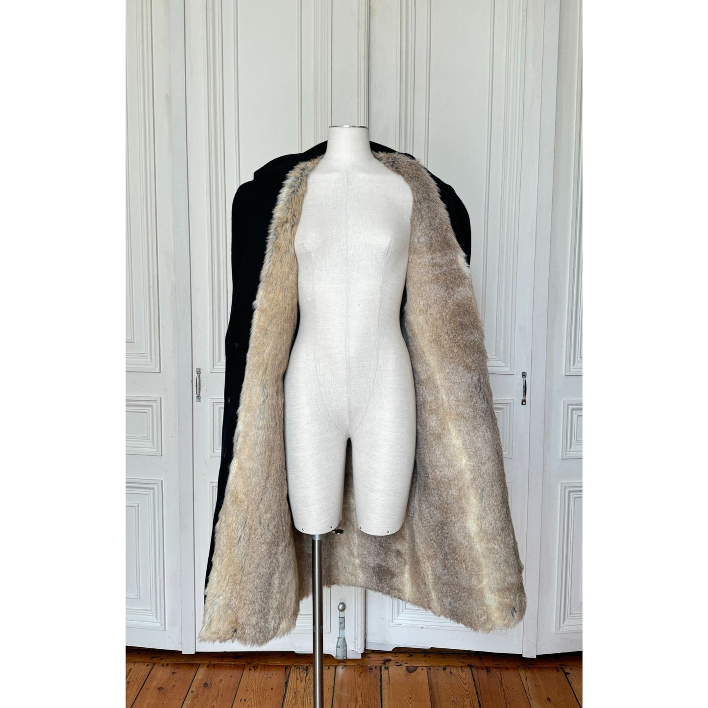 FW 2020 Black Wool Overcoat with Faux Fur Lining Chesterfield Cut