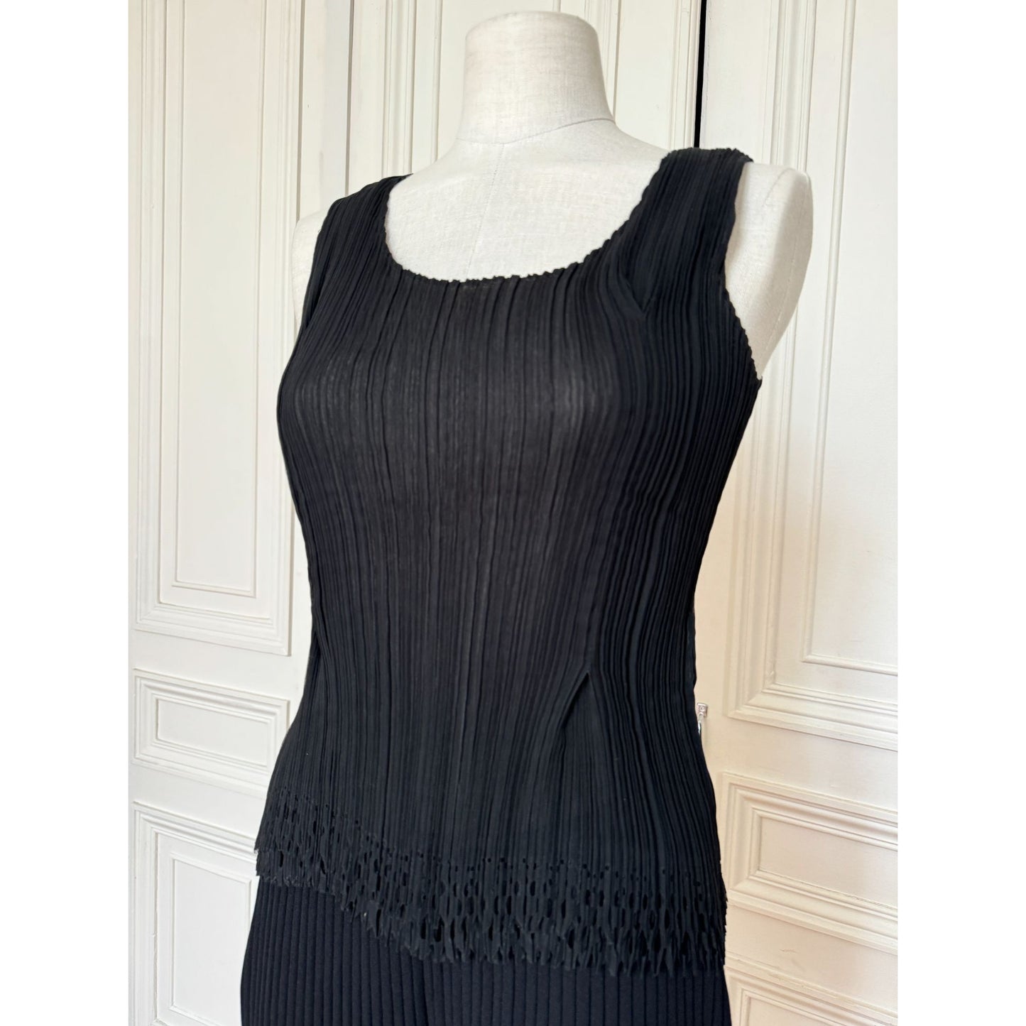 Fête Black Pleated Tank Top 
