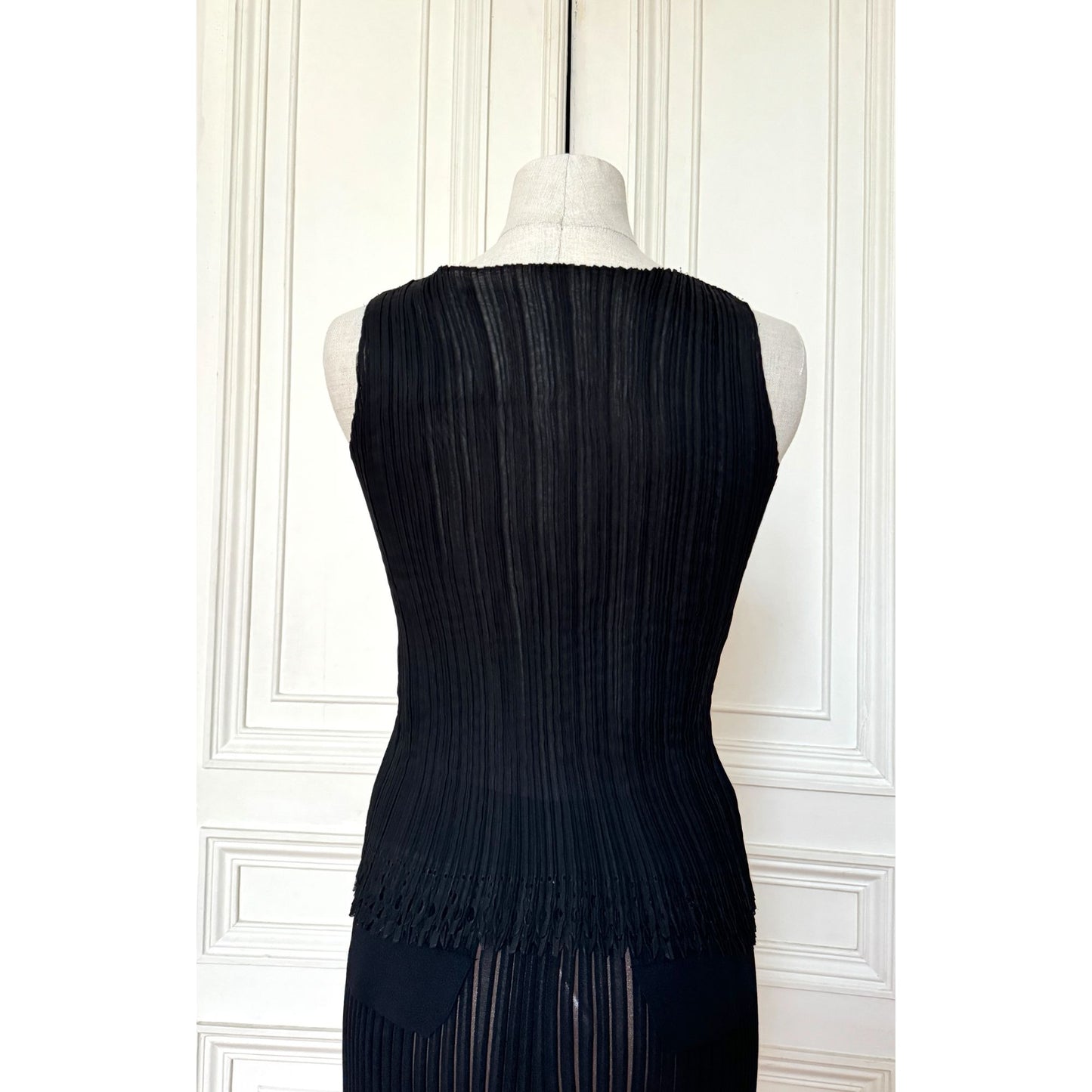 Fête Black Pleated Tank Top 