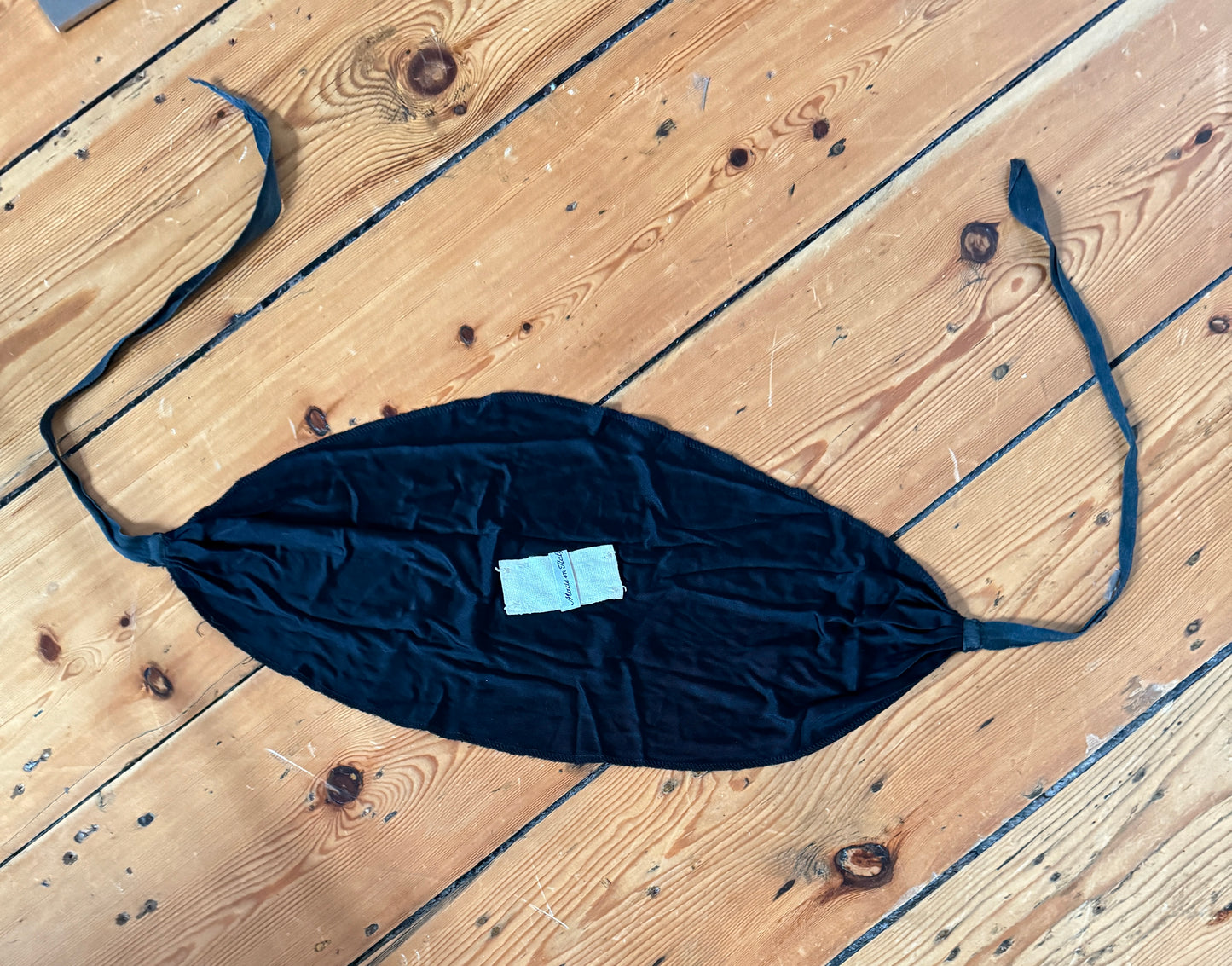 FW 1990 Black Lining Jabot