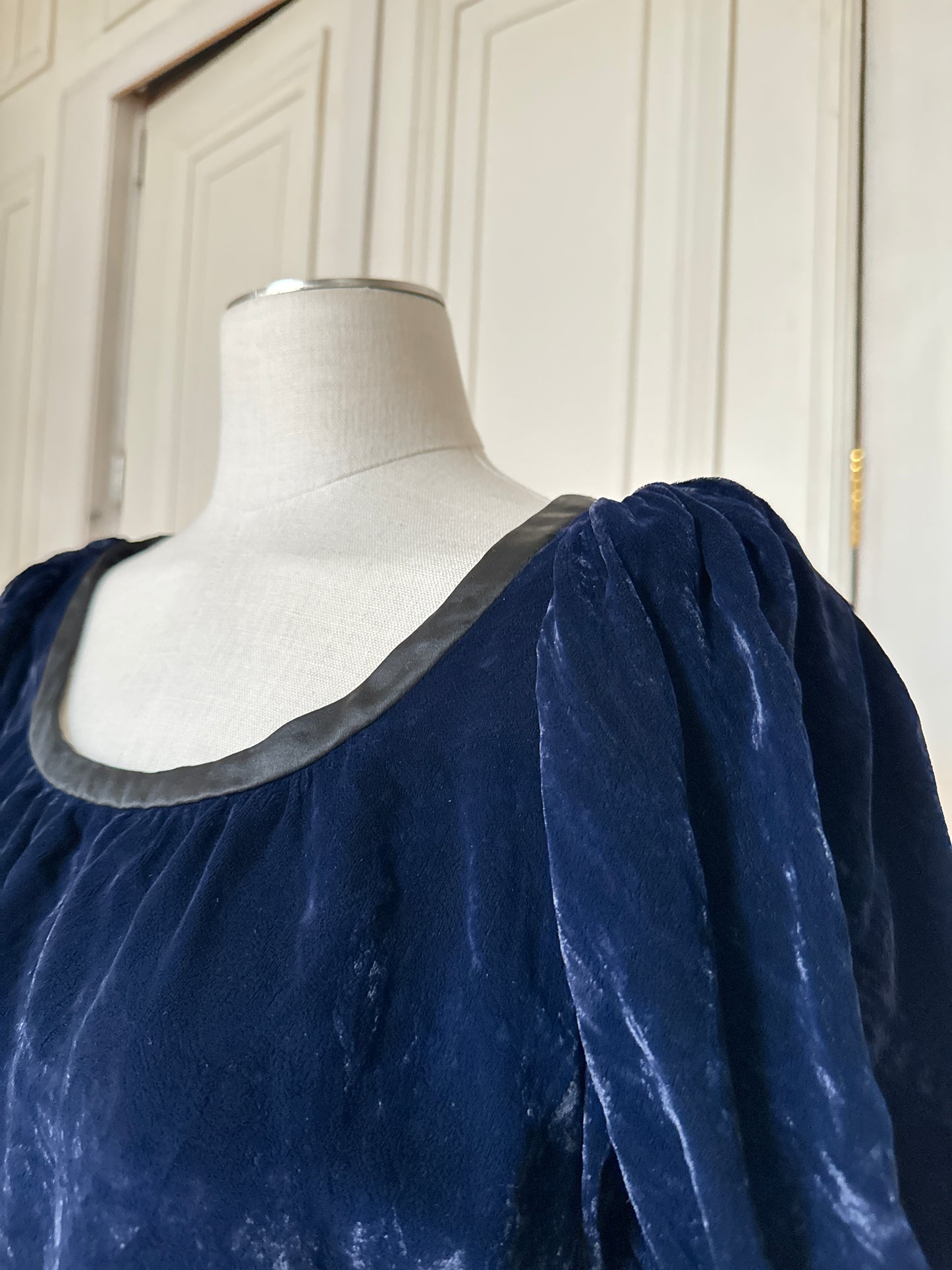 1970s Navy Velvet Top