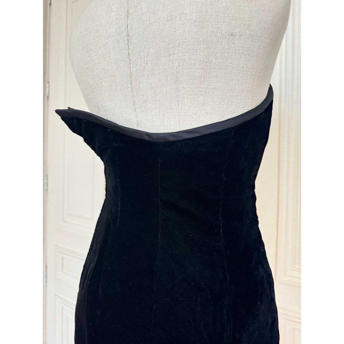 FW 1984–1985 Haute Couture Black Velvet Bustier Dress