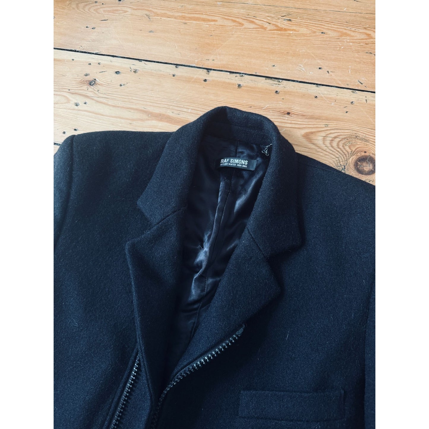 FW 2004–2005 “Waves” Black Wool Zipped Coat 