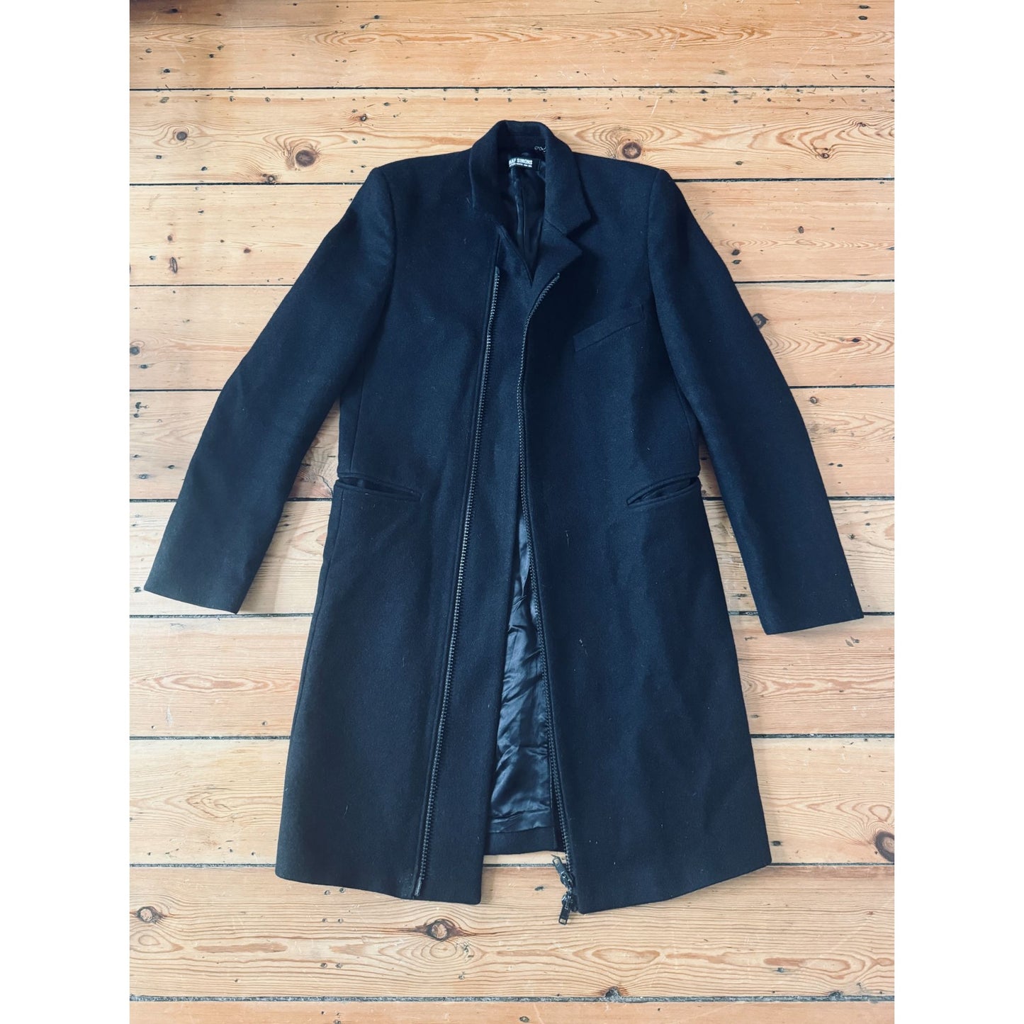 FW 2004–2005 “Waves” Black Wool Zipped Coat 