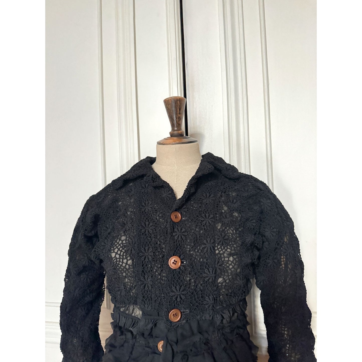  Autumn/Winter 2005 – Black Two-Way Lace Jacket 