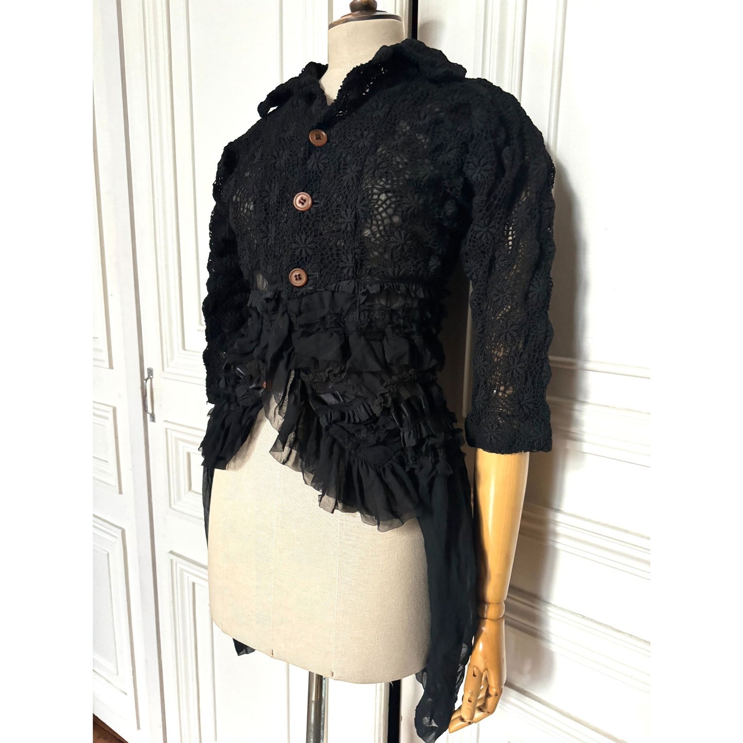  Autumn/Winter 2005 – Black Two-Way Lace Jacket 