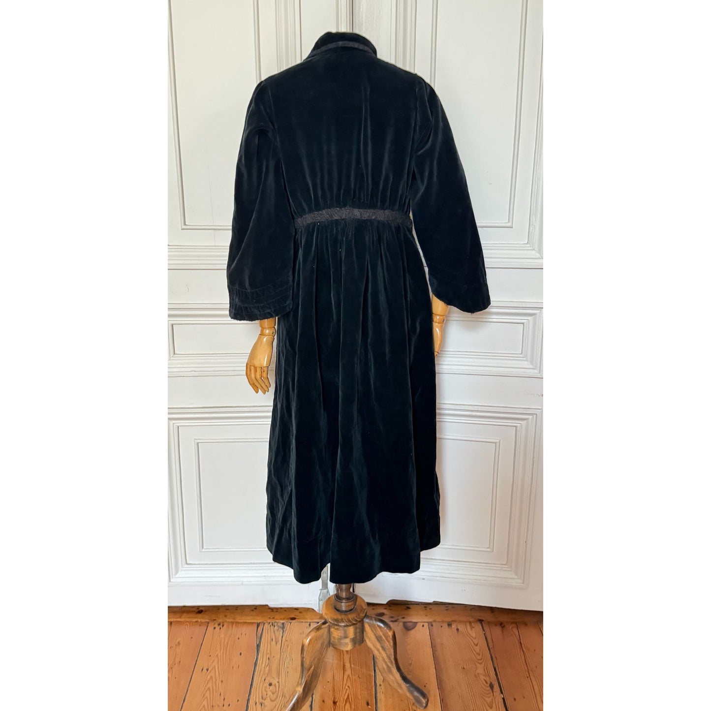 Victorian Black Silk Velvet Tea Gown Dress Late 19th Century circa 1880–1900