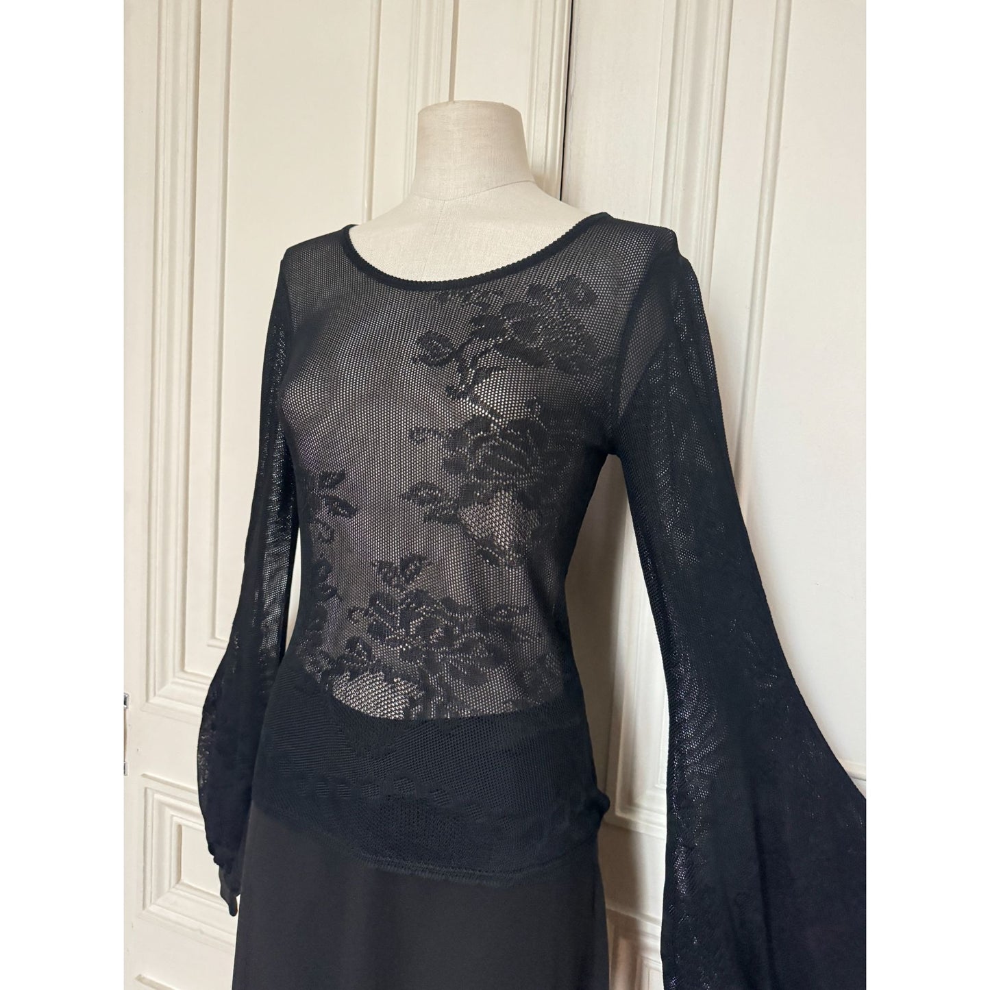 Spring/Summer 2005 Black Floral Lace Balloon-Sleeve Top 
