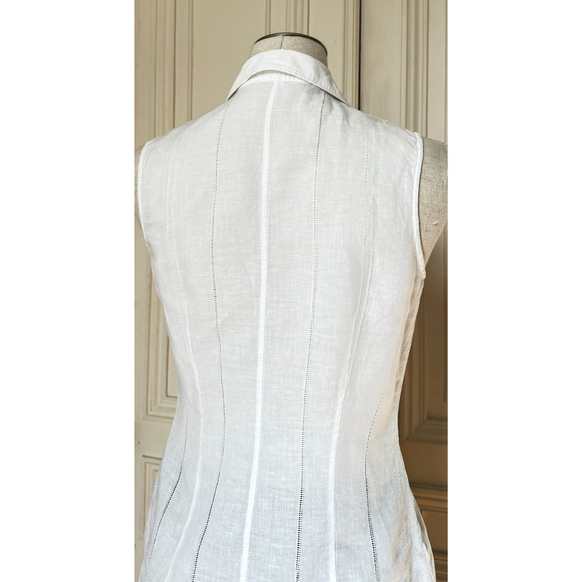 1980s White Linen Blend Sleeveless Blouse