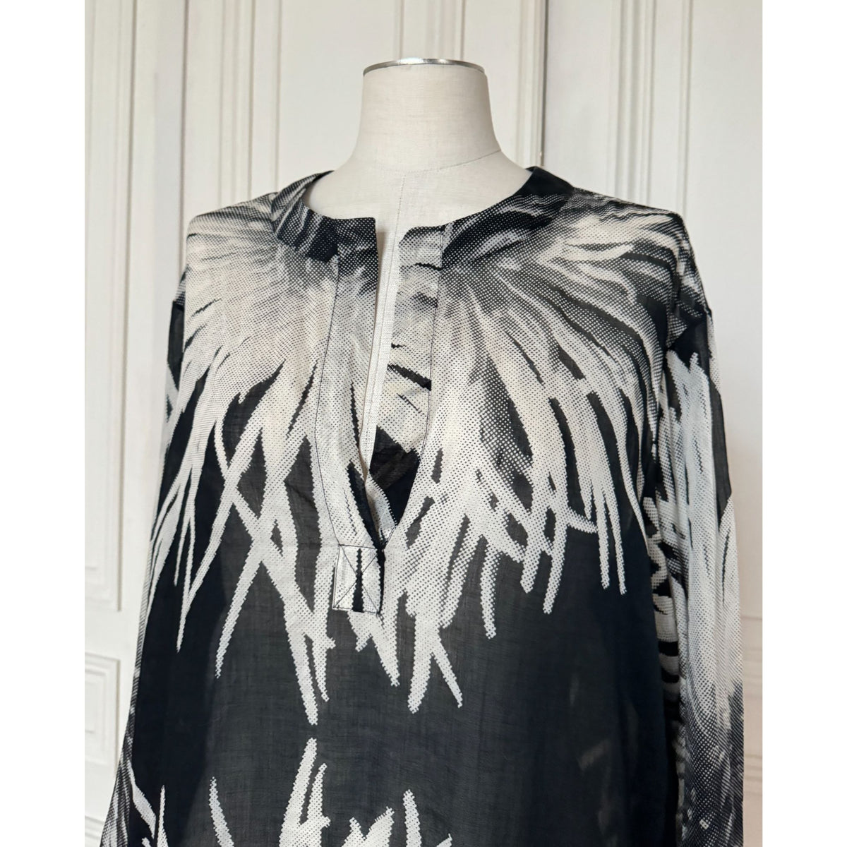 Black & White Oversized Floral Print Long-Sleeve Dress