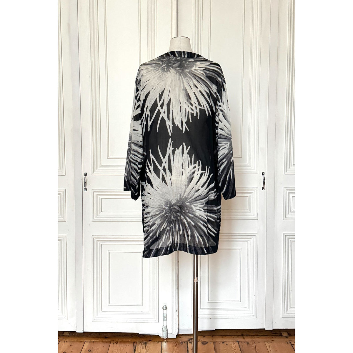 Black & White Oversized Floral Print Long-Sleeve Dress