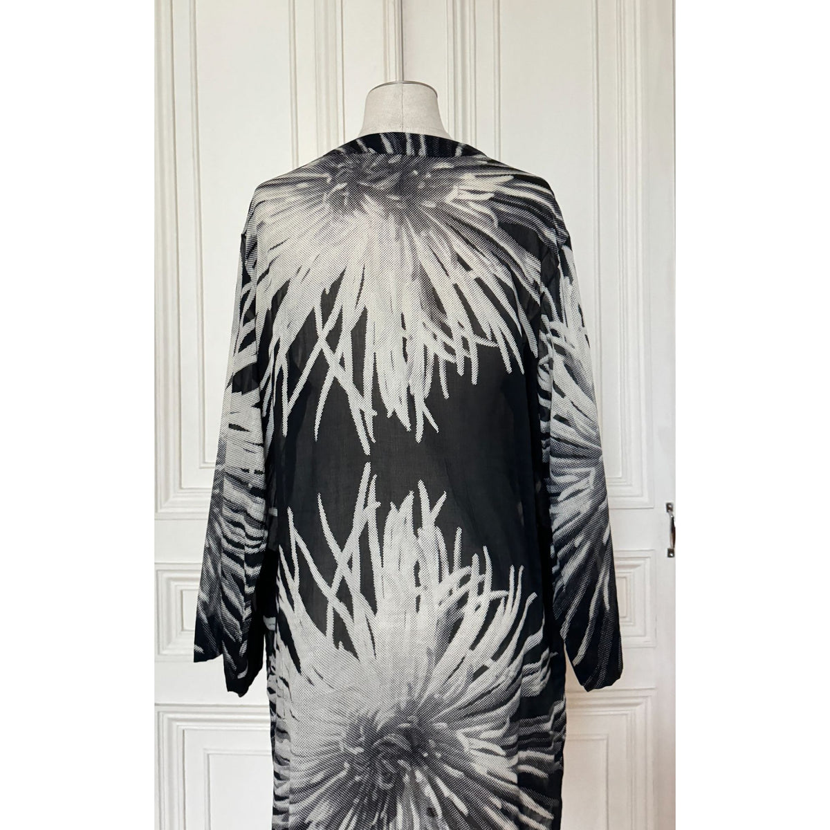 Black & White Oversized Floral Print Long-Sleeve Dress