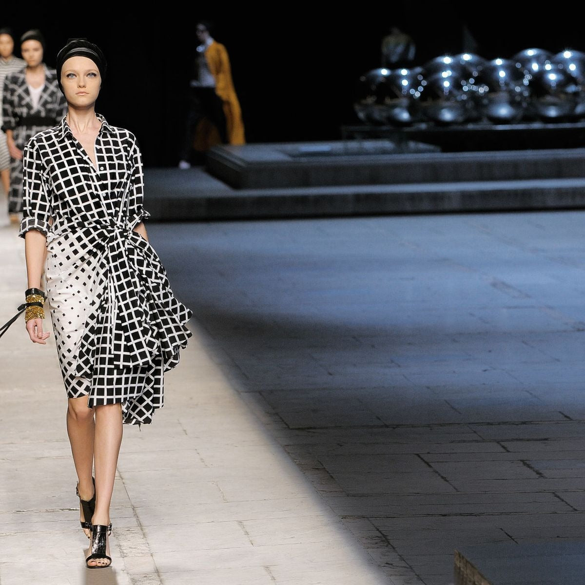 Spring Summer 2009  Black & White Geometric Ruffle Dress