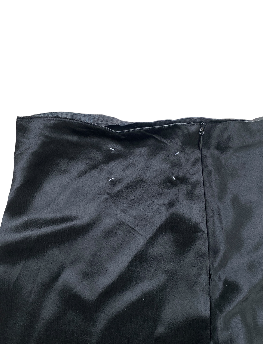 Early 1990’s Vintage Skirt Black Viscose / Reverse Lining midi