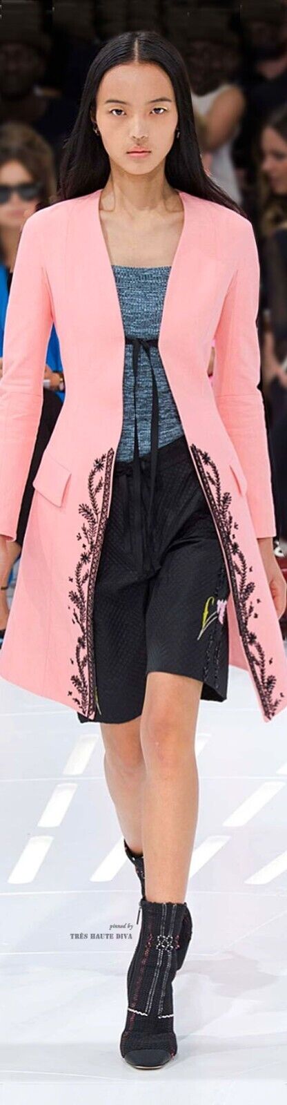 SS 2015 Runway Pale Pink Shapely Silk Blend Coat  Black Embroide
